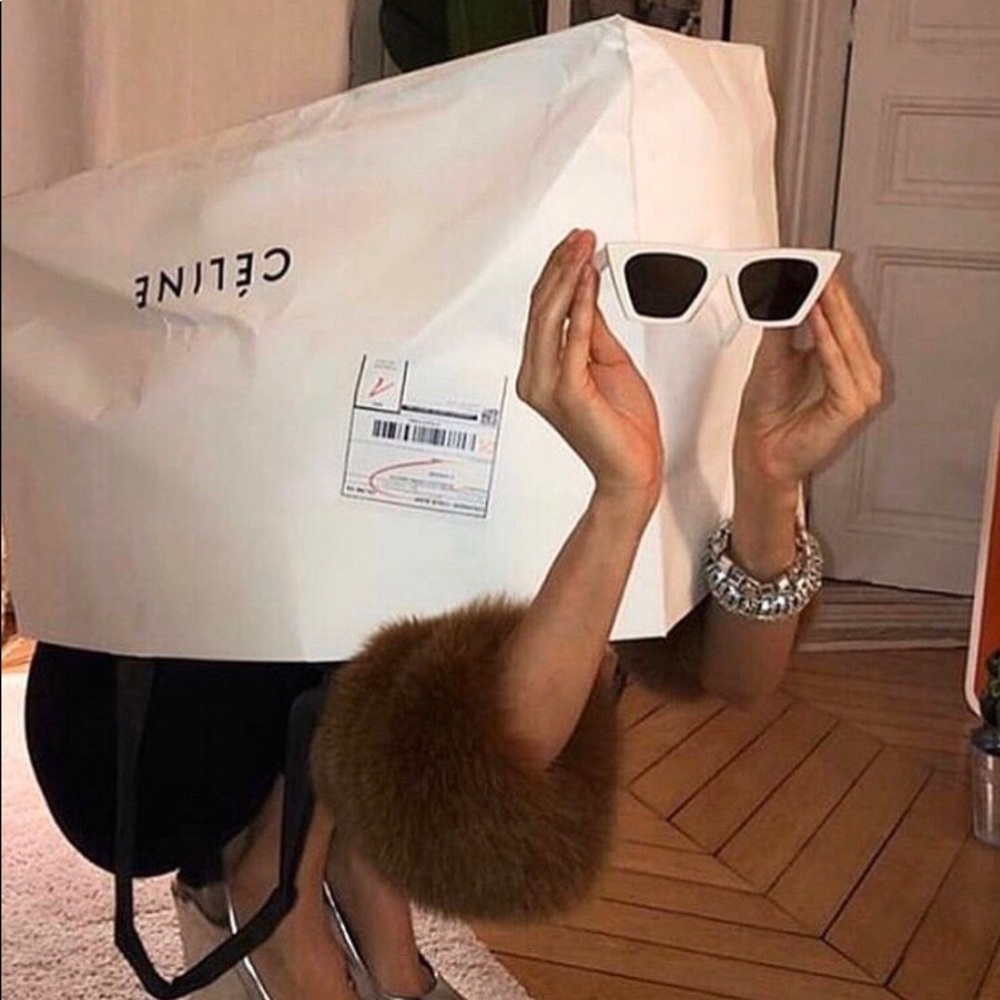 HAPPY BLACK FRIDAY FASHIONISTAS!